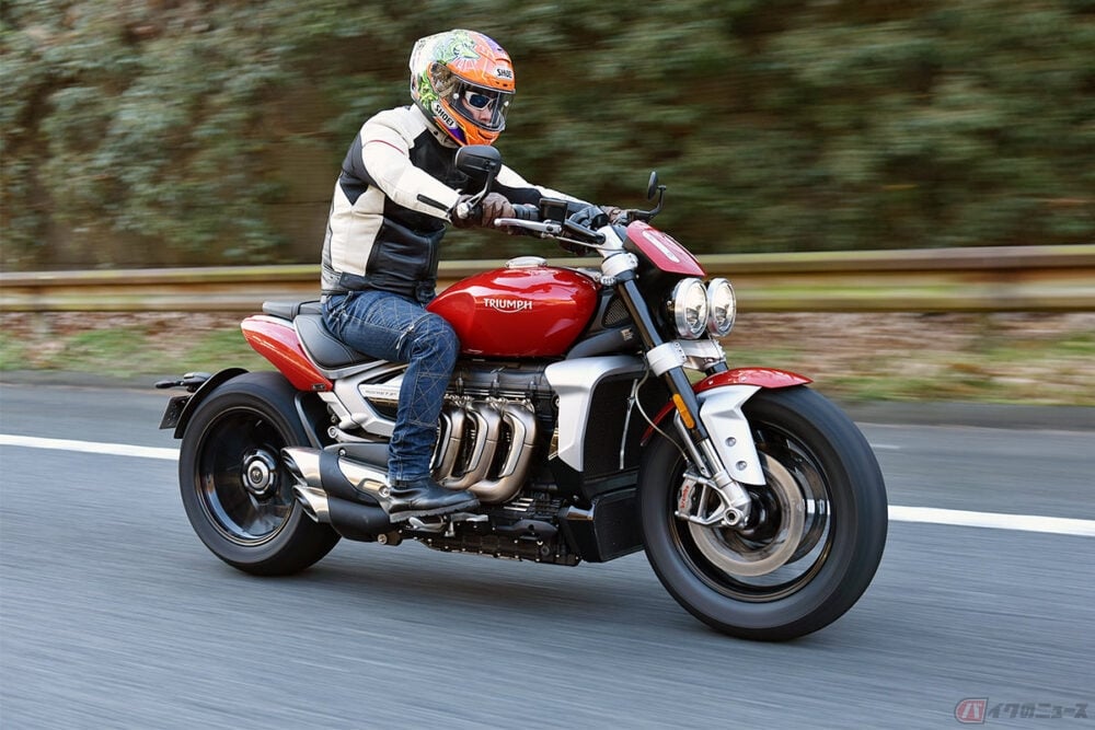 排気量2458cc 量産バイク世界最大排気量のトライアンフ ロケット3r は欲張りすぎる究極のパワークルーザー バイクのニュース 排気量2458cc 量産バイク世界最大排気量のトライアンフ ロケット3r は欲張りすぎる究極のパワークルーザー バイクのニュース