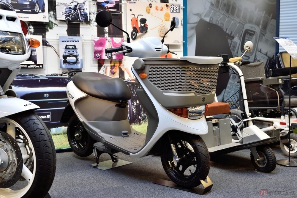 平成の原付 時代を先取り スズキの回生充電が可能な原付一種電動スクーター E Let S バイクのニュース 平成の原付 時代を先取り スズキの回生充電が可能な原付一種電動スクーター E Let S バイクのニュース
