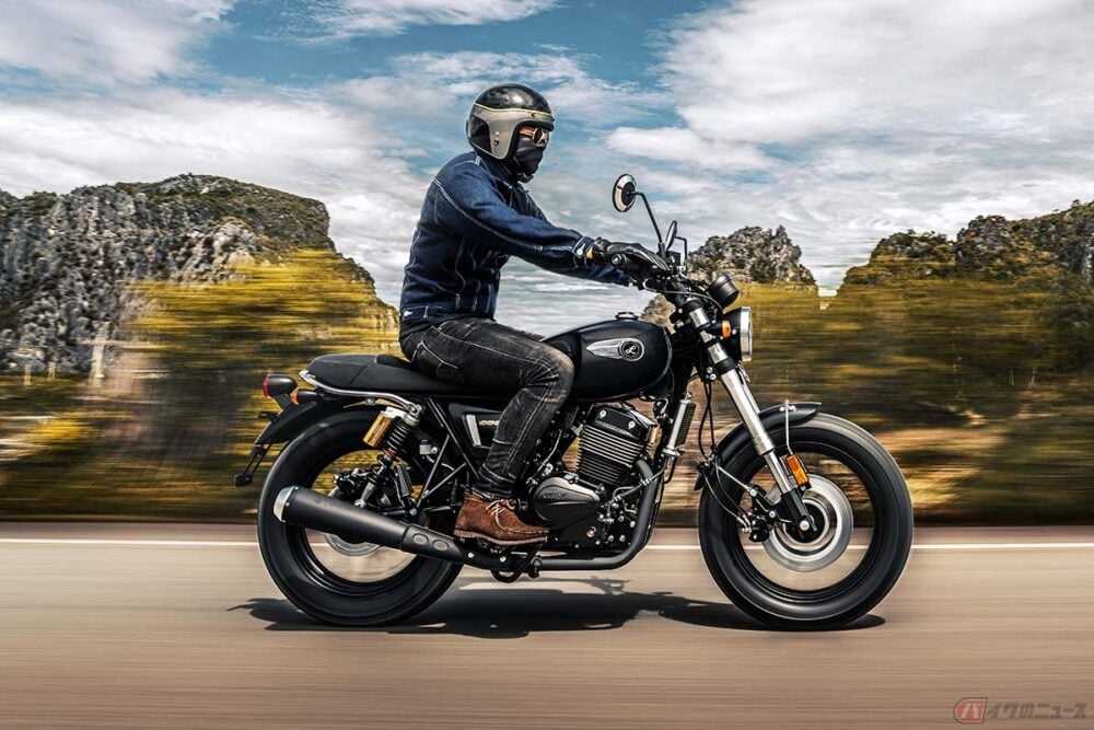 Gpx レジェンド250ツイン 最新モデル登場 ハンドルやカラーリングの変更でよりクラシカルなルックスに バイクのニュース Gpx レジェンド250ツイン 最新モデル登場 ハンドルやカラーリングの変更でよりクラシカルなルックスに バイクのニュース