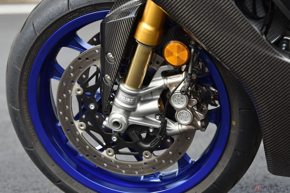 ママライダーがヤマハの最上級スポーツモデル「YZF-R1M ABS」に挑戦し
