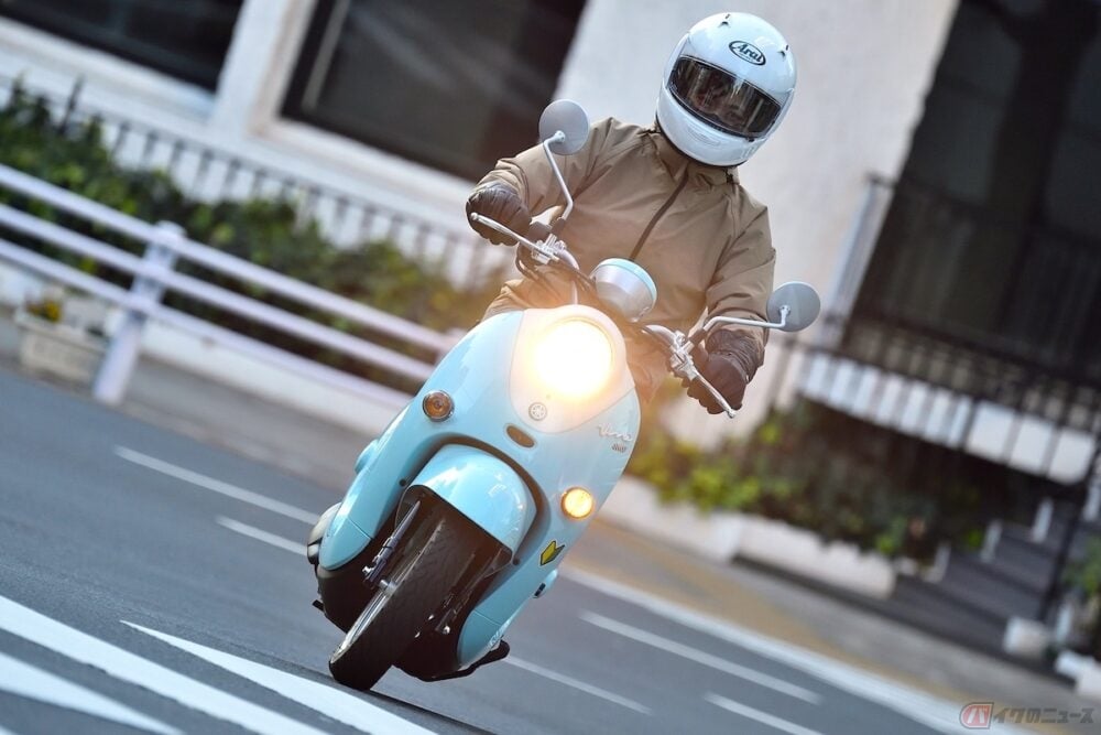 初心者ライダーの高梨はづきが 50cc原付スクーター Vino のアニメ ゆるキャン とコラボしたスペシャルver に乗ってみました バイクのニュース 初心者ライダーの高梨はづきが 50cc原付スクーター Vino のアニメ ゆるキャン とコラボしたスペシャルver に乗ってみました バイクのニュース