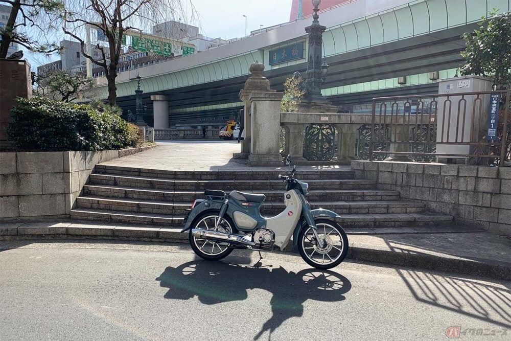 The 燃費 ホンダ同門対決 スーパーカブ110 と スーパーカブc125 日本橋と箱根の往復実走テストで得た結果とは バイクのニュース The 燃費 ホンダ同門対決 スーパーカブ110 と スーパーカブc125 日本橋と箱根の往復実走テストで得た結果とは バイクのニュース