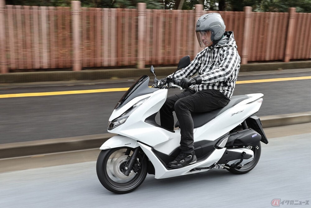 The 燃費 ホンダ同門対決 快速125ccスクーター Pcx と Pcx E Hev で実走比較した結果は バイクのニュース The 燃費 ホンダ同門対決 快速125ccスクーター Pcx と Pcx E Hev で実走比較した結果は バイクのニュース