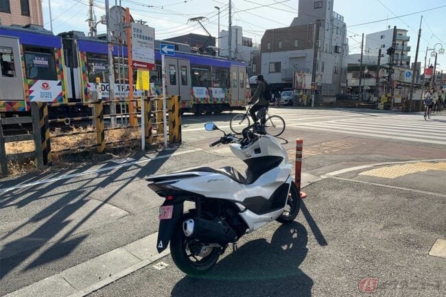 The 燃費 ホンダ同門対決 快速125ccスクーター Pcx と Pcx E Hev で実走比較した結果は バイクのニュース The 燃費 ホンダ同門対決 快速125ccスクーター Pcx と Pcx E Hev で実走比較した結果は バイクのニュース