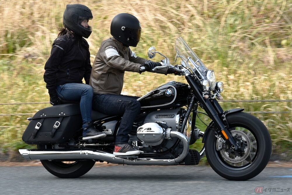 彼氏のお腹に手を回すのってok タンデム走行の正しい乗り方とは バイクのニュース 彼氏のお腹に手を回すのってok タンデム走行の正しい乗り方とは バイクのニュース