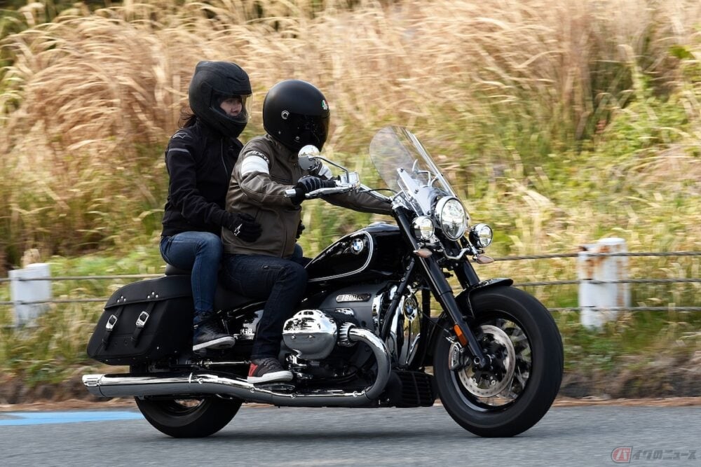 彼氏のお腹に手を回すのってok タンデム走行の正しい乗り方とは バイクのニュース 彼氏のお腹に手を回すのってok タンデム走行の正しい乗り方とは バイクのニュース