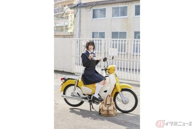 TVアニメ「スーパーカブ」で主役の小熊を演じる夜道雪さんに、アニメとバイクの魅力をお聞きしました
