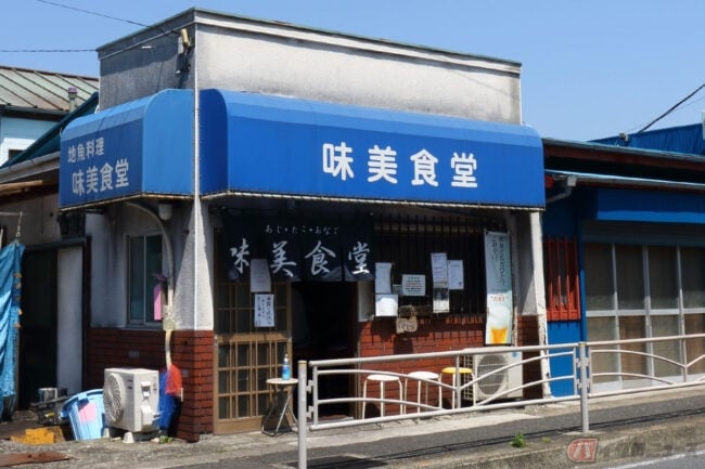 美味しいアジフライを求めて走る旅 横須賀市 味美食堂 は漁師町の雰囲気も味わえる人気店だった バイクのニュース 美味しいアジフライを求めて走る旅 横須賀市 味美食堂 は漁師町の雰囲気も味わえる人気店だった バイクのニュース