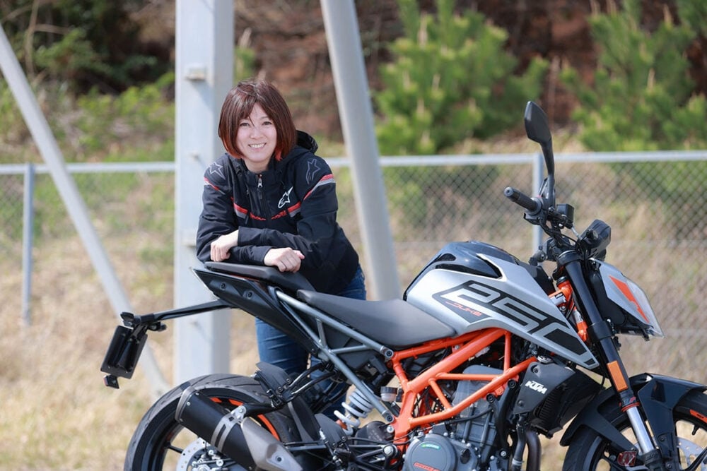 ビビッドオレンジがトレードマーク Ktm 250 Duke はファッショナブルな本格ストリートファイター バイクのニュース ビビッドオレンジがトレードマーク Ktm 250 Duke はファッショナブルな本格ストリートファイター バイクのニュース