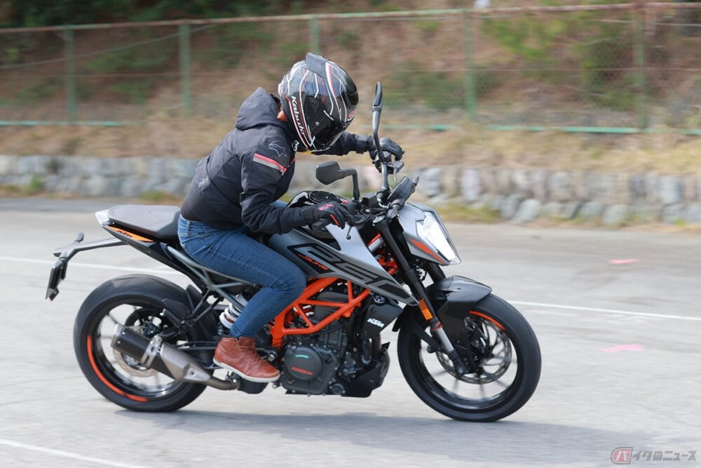 ビビッドオレンジがトレードマーク Ktm 250 Duke はファッショナブルな本格ストリートファイター バイクのニュース ビビッドオレンジがトレードマーク Ktm 250 Duke はファッショナブルな本格ストリートファイター バイクのニュース