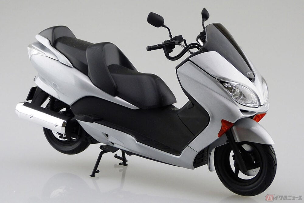 いま思えば斬新だったかも 06年登場の250スクーター ホンダ フォルツァ が1 12スケールのプラモデルとなって新登場 バイクのニュース いま思えば斬新だったかも 06年登場の250スクーター ホンダ フォルツァ が1 12スケールのプラモデルとなって新登場 バイクのニュース
