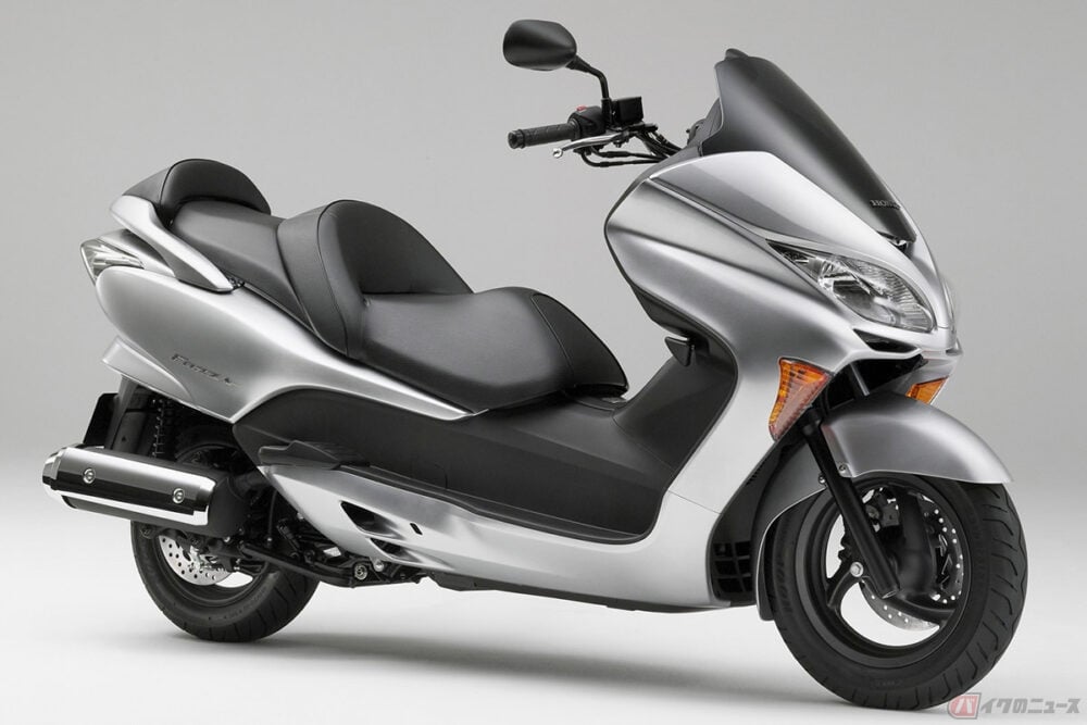 いま思えば斬新だったかも 06年登場の250スクーター ホンダ フォルツァ が1 12スケールのプラモデルとなって新登場 バイクのニュース いま思えば斬新だったかも 06年登場の250スクーター ホンダ フォルツァ が1 12スケールのプラモデルとなって新登場 バイクのニュース