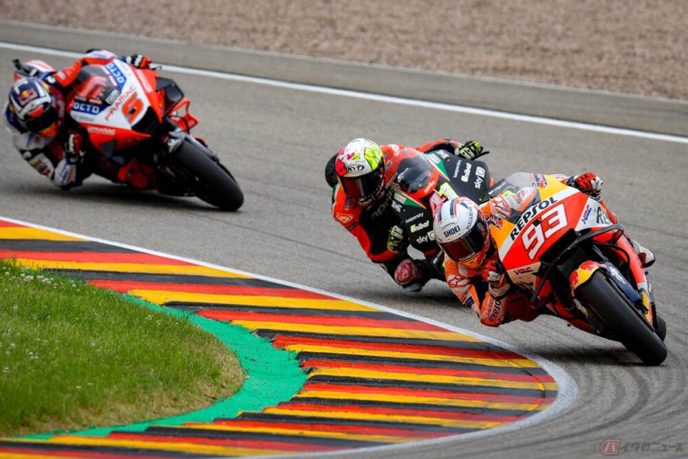 Motogpアナライズ 19年仕様に近いタイヤ 雨 ドゥーハンとの電話 M マルケスの581日ぶり勝利の要因とは バイクのニュース Motogpアナライズ 19年仕様に近いタイヤ 雨 ドゥーハンとの電話 M マルケスの581日ぶり勝利の要因とは バイクのニュース