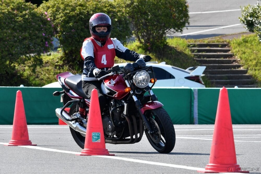教習生の鬼門 一本橋とスラロームのコツとは バイクのニュース 教習生の鬼門 一本橋とスラロームのコツとは バイクのニュース