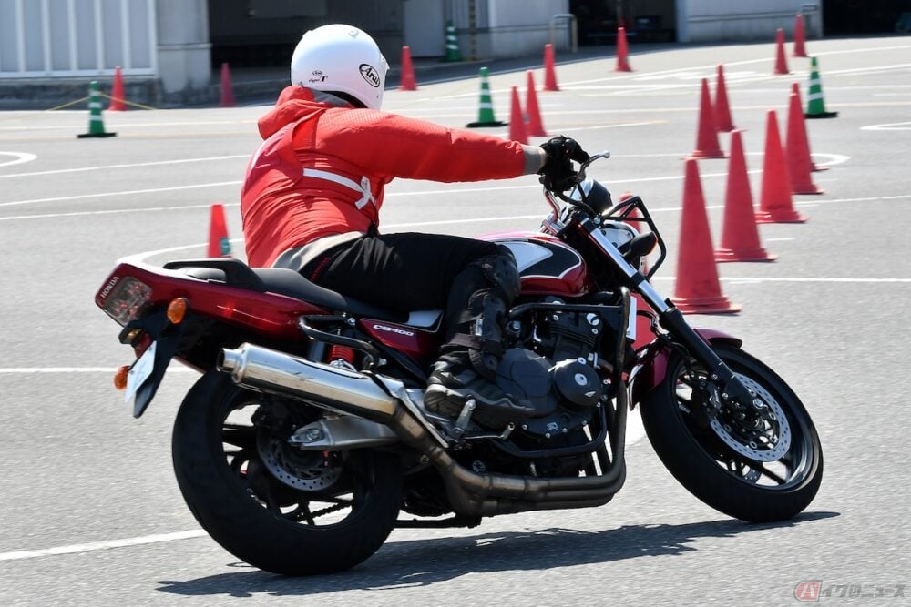 教習生の鬼門 一本橋とスラロームのコツとは バイクのニュース 教習生の鬼門 一本橋とスラロームのコツとは バイクのニュース
