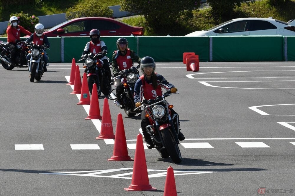 教習生の鬼門 一本橋とスラロームのコツとは バイクのニュース 教習生の鬼門 一本橋とスラロームのコツとは バイクのニュース