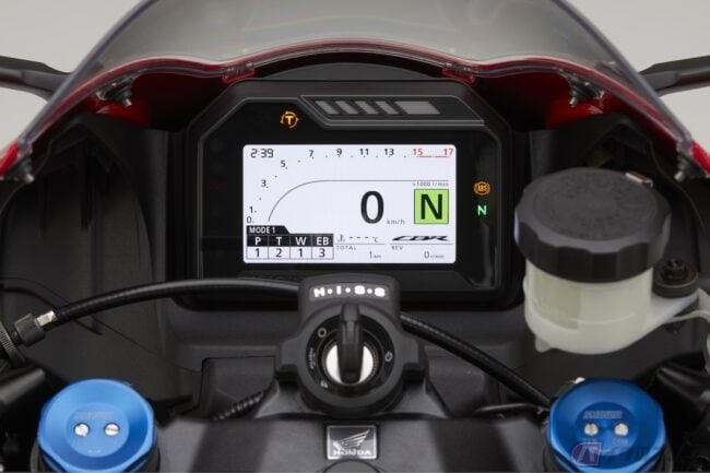 ホンダ「CBR600RR」のフルカラーTFT液晶メーターに感動！ | バイクの