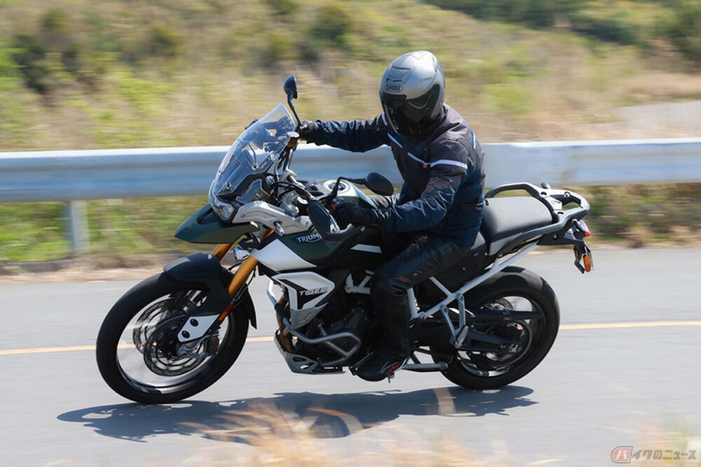 オーバー1リッター車に匹敵する上質さ トライアンフ「タイガー900
