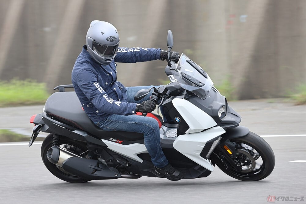 新型登場で再注目 中免で乗れるbmwスクーター C400x は超 実力派だった あらためて先代モデルに乗る バイクのニュース 新型登場で再注目 中免で乗れるbmwスクーター C400x は超 実力派だった あらためて先代モデルに乗る バイクのニュース