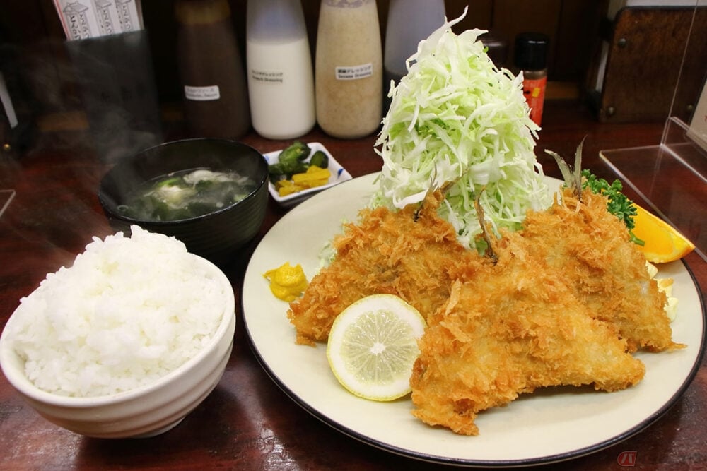 美味しいアジフライを求めて走る旅 とんかつの名店 相模原市 とんかつ赤城 でそそり立つキャベツ山を攻略せよ バイクのニュース 美味しいアジフライを求めて走る旅 とんかつの名店 相模原市 とんかつ赤城 でそそり立つキャベツ山を攻略せよ バイクのニュース