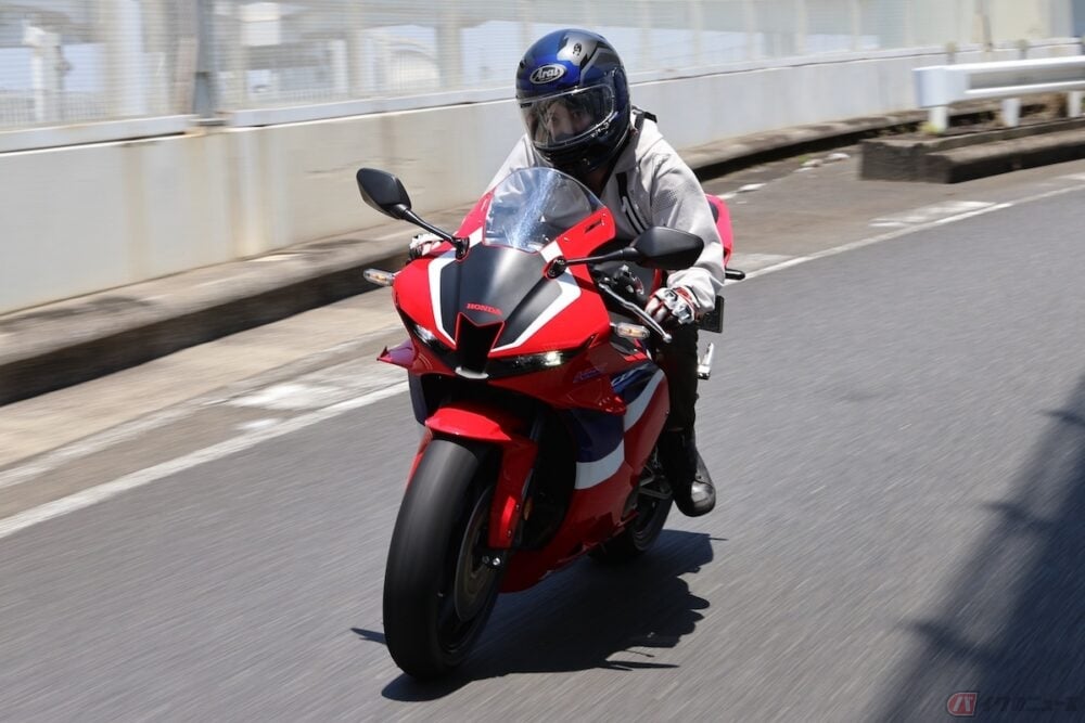 ヘルメットをかぶると髪型が ぺちゃんこになる問題 その解決方法とは バイクのニュース ヘルメットをかぶると髪型が ぺちゃんこになる問題 その解決方法とは バイクのニュース