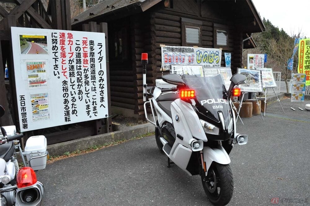 ツーリング中の転倒事故 道路にオイルをぶちまけた時にライダーがやるべきこと バイクのニュース ツーリング中の転倒事故 道路にオイルをぶちまけた時にライダーがやるべきこと バイクのニュース