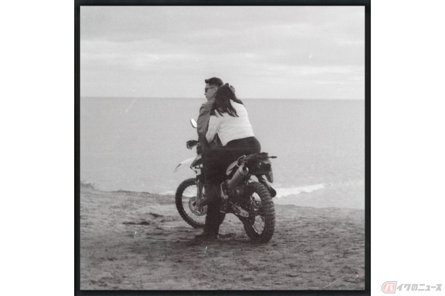 湾岸沿いをひた走るライダーと夜明け前の空の色 Keiju Remy Up Feat Io バイクのニュース 湾岸沿いをひた走るライダーと夜明け前の空の色 Keiju Remy Up Feat Io バイクのニュース