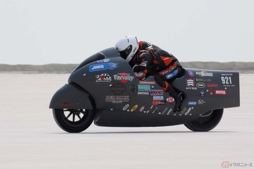 ハーレーで時速400km超の世界記録達成 塩の平原『ボンネビル・ソルトフラッツ』に挑み続ける日本人