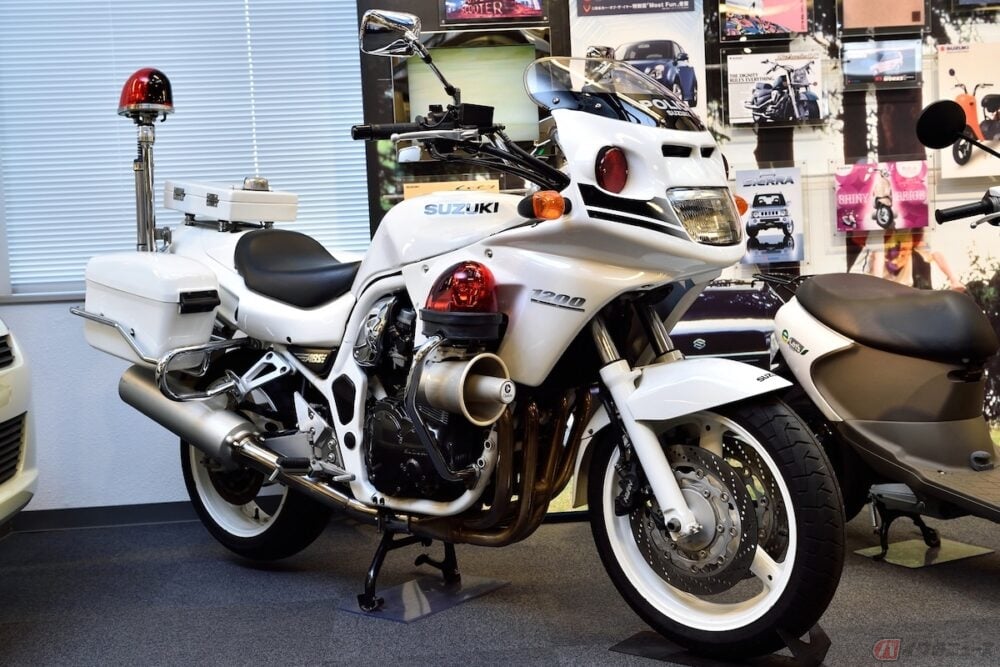 白バイと市販バイクの違いは どんな機能が備わっているのか バイクのニュース 白バイと市販バイクの違いは どんな機能が備わっているのか バイクのニュース