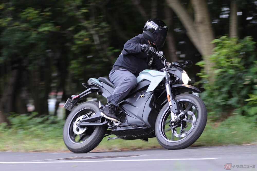 鋭い加速と卓越の走り ゼロモーターサイクルズ「DS」から感じたバイク 