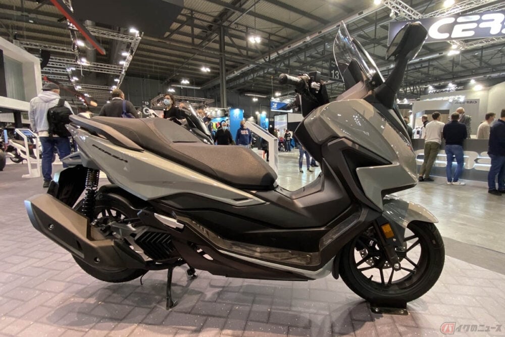 ホンダ「フォルツァ125」最新モデル公開 シリーズ最少排気量でも充実