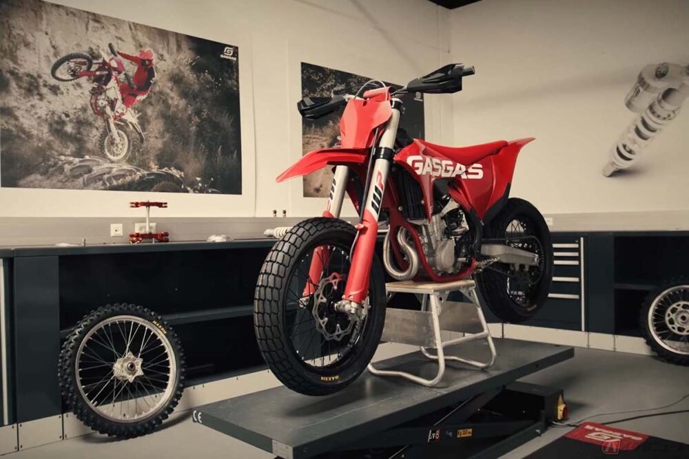 スペイン発祥のオフロードバイクの名門「GASGAS」が、フラットトラック