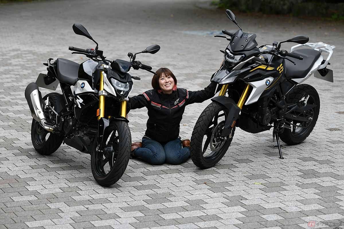 BMW Motorrad「G310R」(左)「G310GS」(右)と筆者(先川 知香)