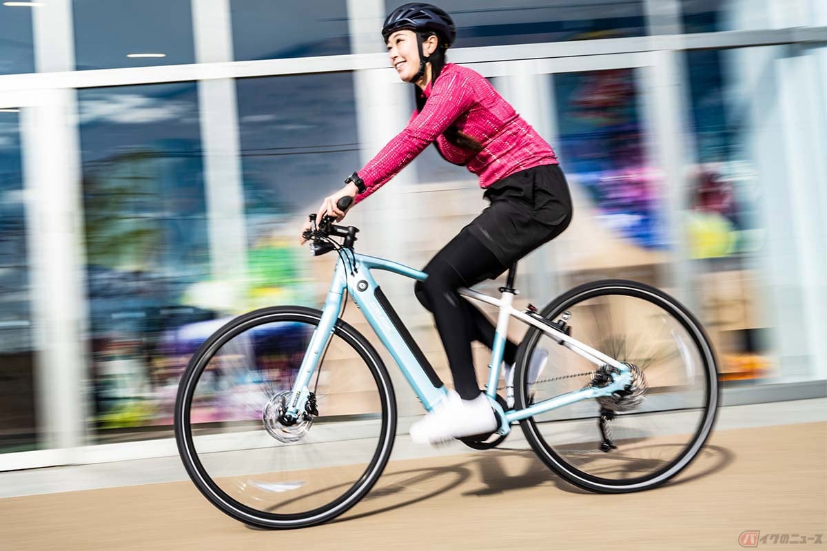 MIYATAのクロスバイクタイプのe-BIKE「CRUISE i 5080」は、「インチューブバッテリー」で見た目はスッキリ、街乗りからロングライドまて幅広く走りを楽しめるフレーム設計とスペックが特徴