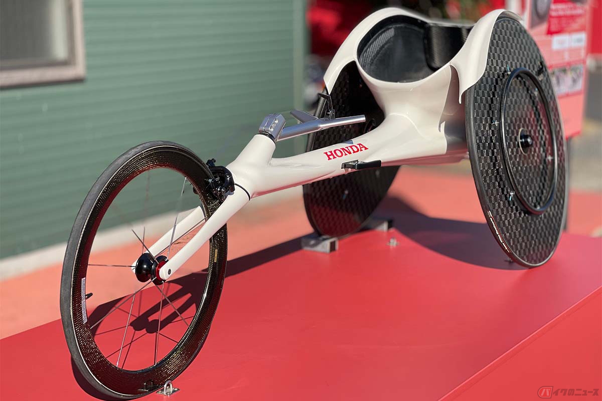 ホンダの陸上競技用「車いすレーサー」