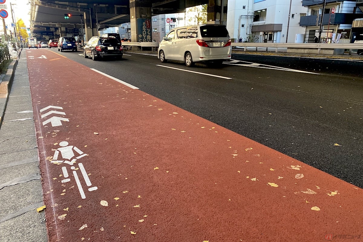 カラー舗装は、道路標識のように色の規定が細かく決まっていません