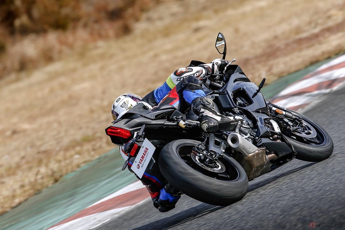 アクセルを開けて「回し切る楽しさ」を体感できるR7は、コンセプトどおりに作られたバイクです
