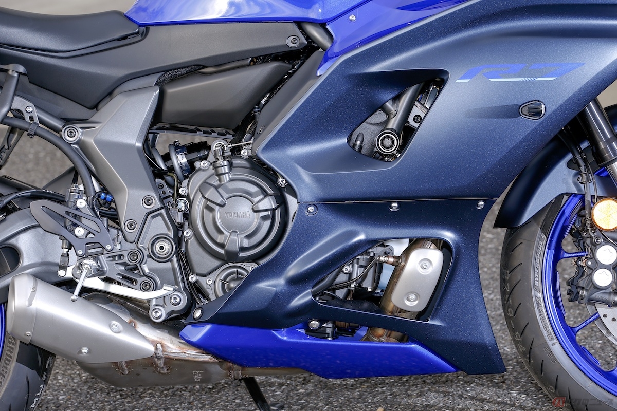 『MT-07』譲りのCP2エンジンは充分にパワフルで、270度クランクの並列2気筒はトラクション性能に優れ、アクセルを積極的に開けていける