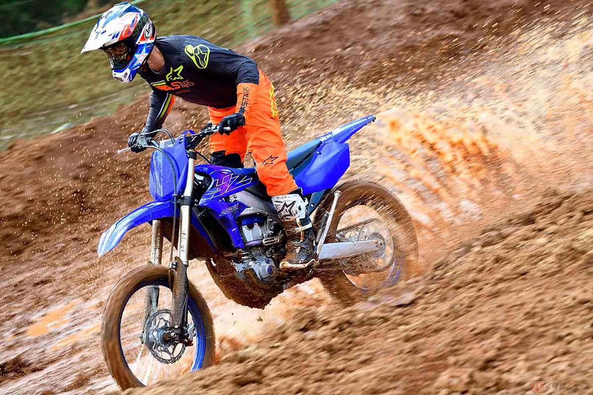 ヤマハ「YZ250FX」(2022年型)は、日本のクロスカントリーシーンに合わせた開発がなされている