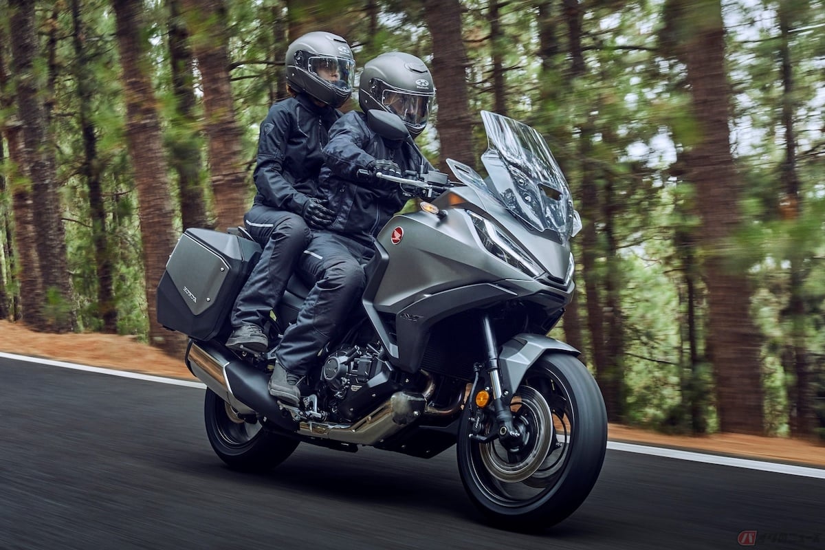 EICMA2021で初公開された新型スポーツツアラー「NT1100」を2022年3月17日に発売(写真:欧州仕様)