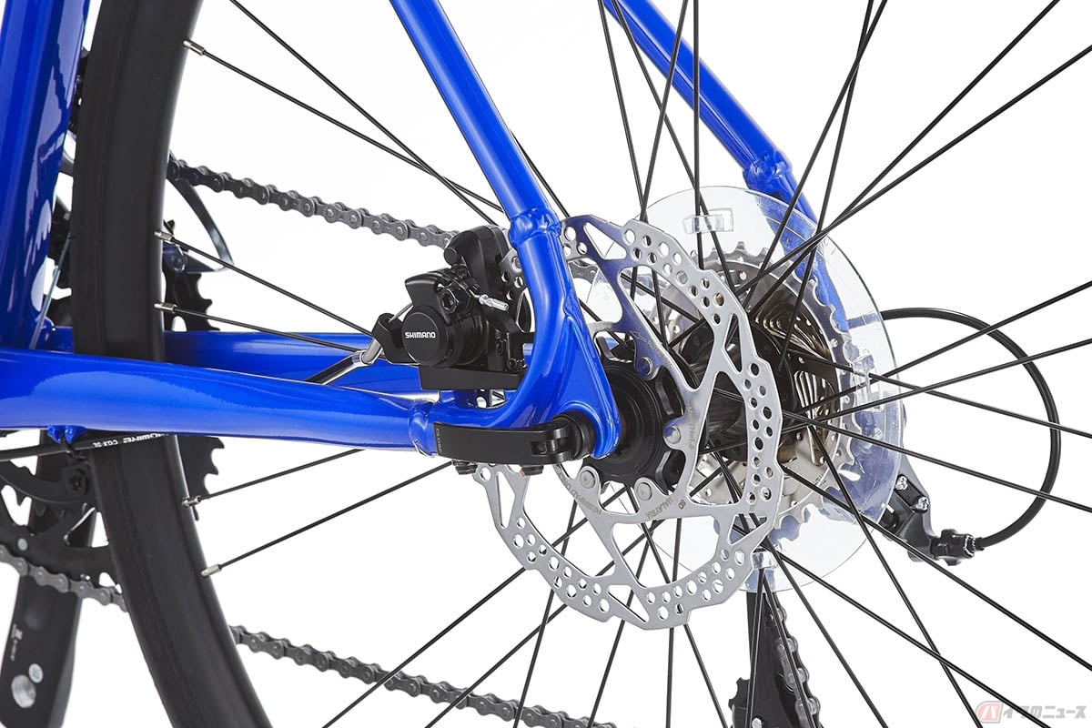 世界的スポーツサイクルブランド「MERIDA(メリダ)」とコラボレーションしたロードバイク「SCULTURA150(スクルトゥーラ150)あさひ限定モデル」。安定した性能を発揮するディスクブレーキを採用しています