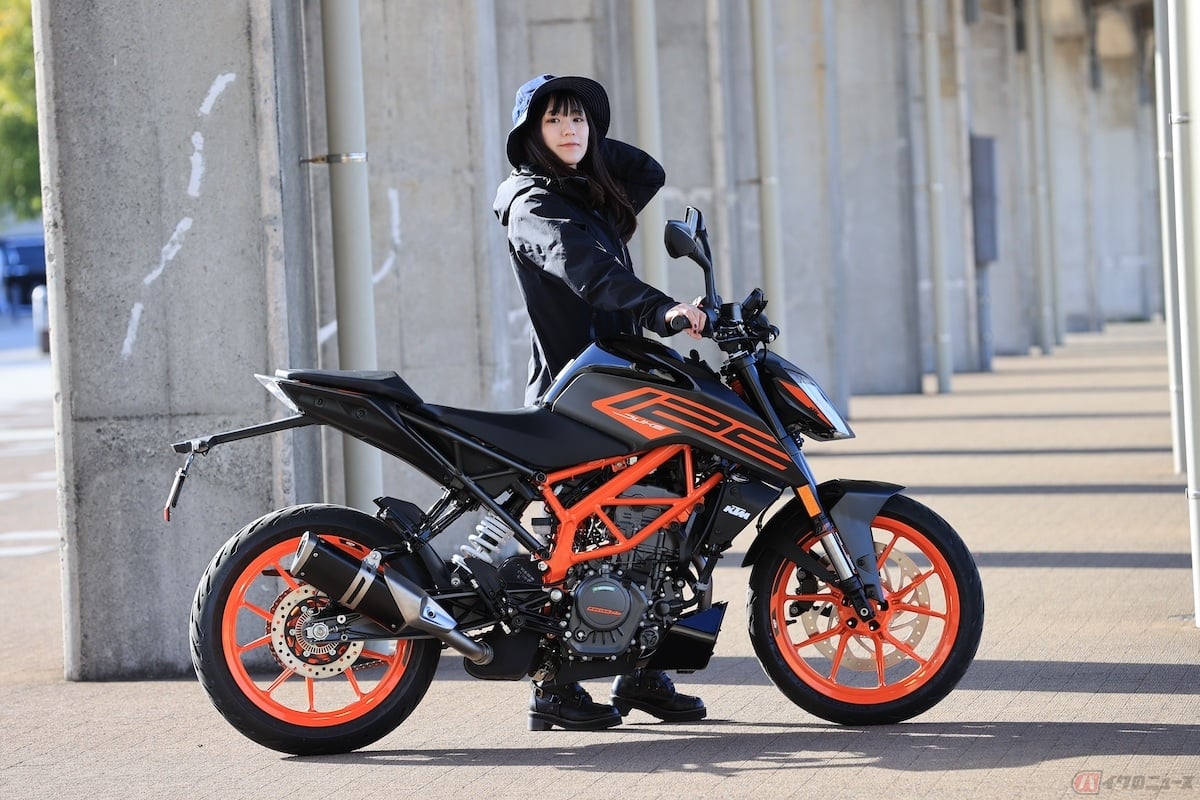 取り回しが楽なバイクの条件としては、主に挙げられるのが、車体が軽い、ハンドルの切れる角度が深い、ハンドルが広過ぎないという3つの要素