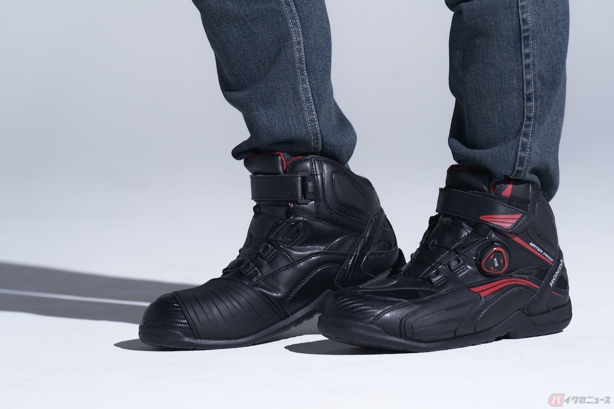 ダイヤルでサイズが微調節できるBOA RIDING SHOES