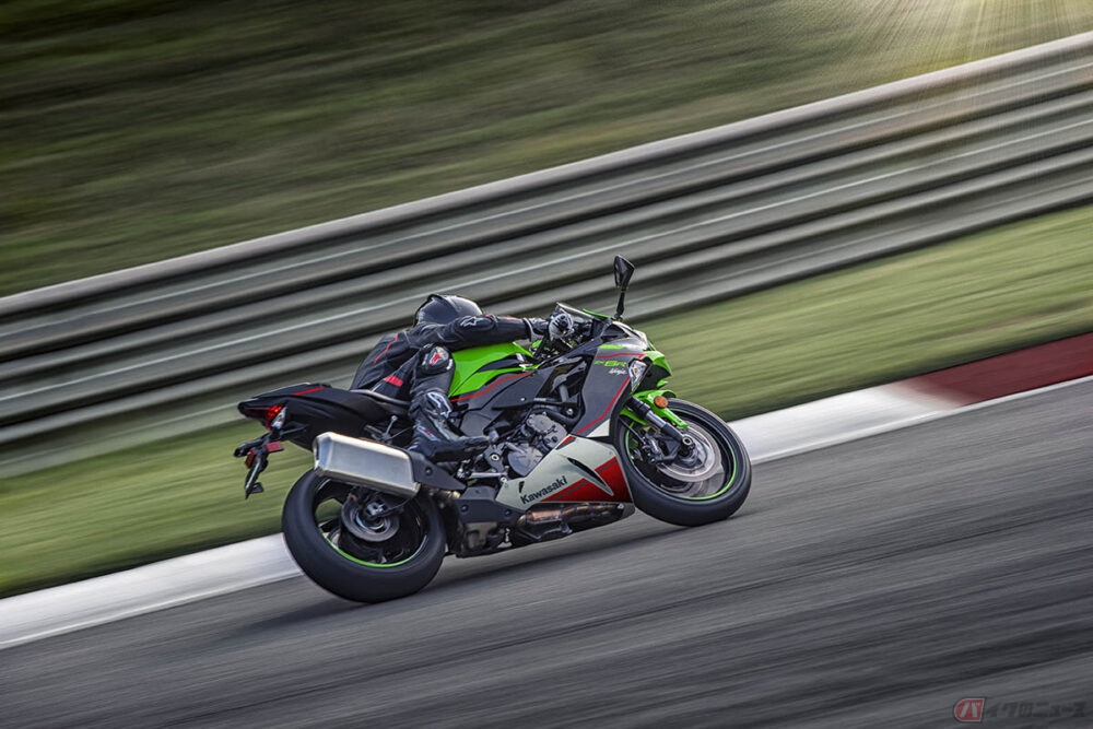 カワサキ新型「Ninja ZX-6R」公開！ブラックベースにレッドが光るNEW