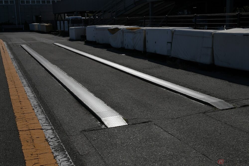 二輪免許を取得したい 坂道発進や一本橋の走り方のコツとは バイクのニュース