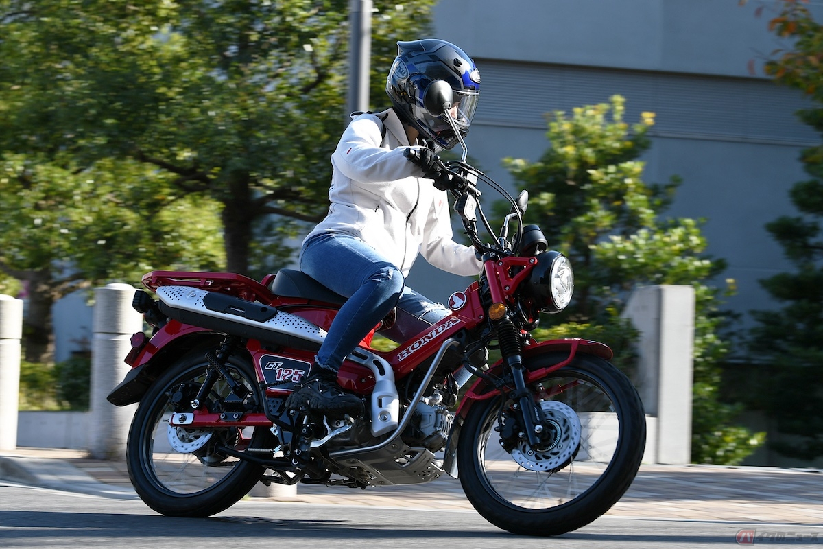ハンターカブは「ニーグリップができないことによる不安定さ」をまったく感じません