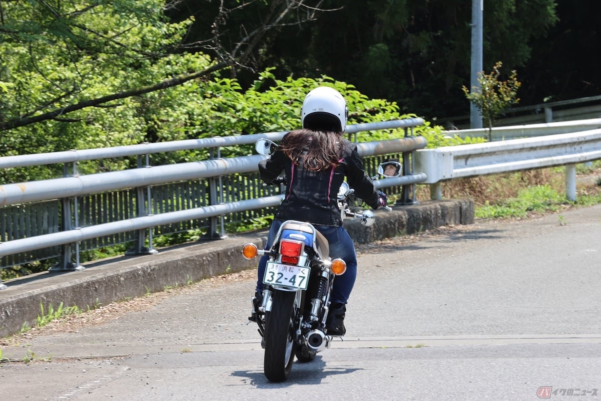 女性ライダー必見 ヘルメットをかぶって髪型が崩れた場合の対処法とは バイクのニュース