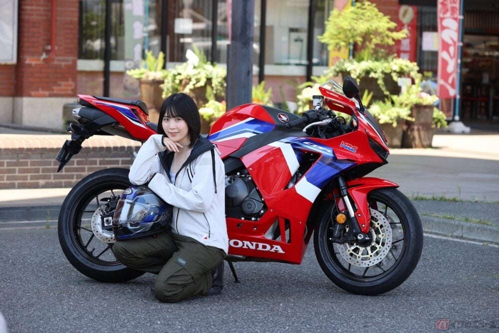 女性ライダー必見 ヘルメットをかぶって髪型が崩れた場合の対処法とは バイクのニュース 女性ライダー必見 ヘルメットをかぶって髪型が崩れた場合の対処法とは バイクのニュース
