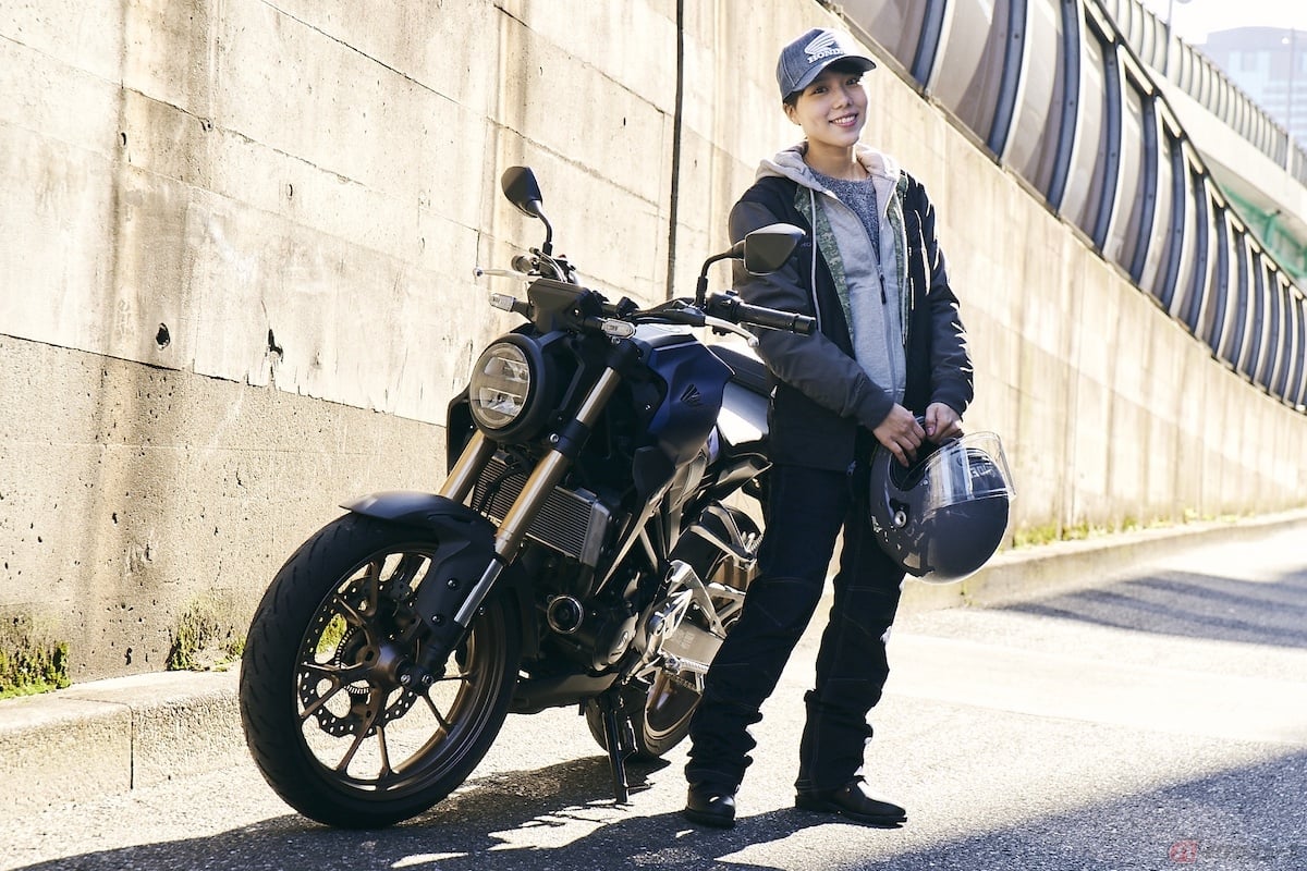 冬物のライディングウエアや電熱グローブや電熱ウェアなどを装備することで体温の低下を防ぐこともできます