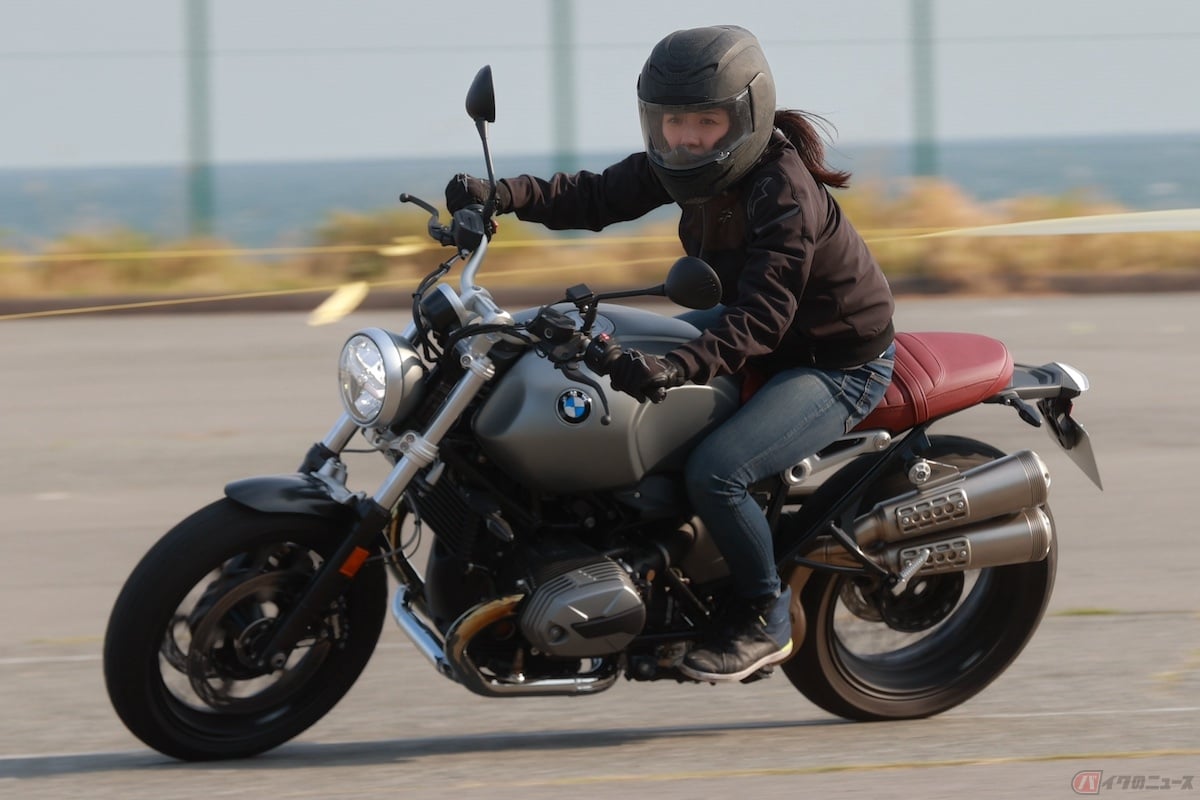 横に張り出したボクサーエンジンが印象的なBMW Motorrad「R nineT Scrambler」